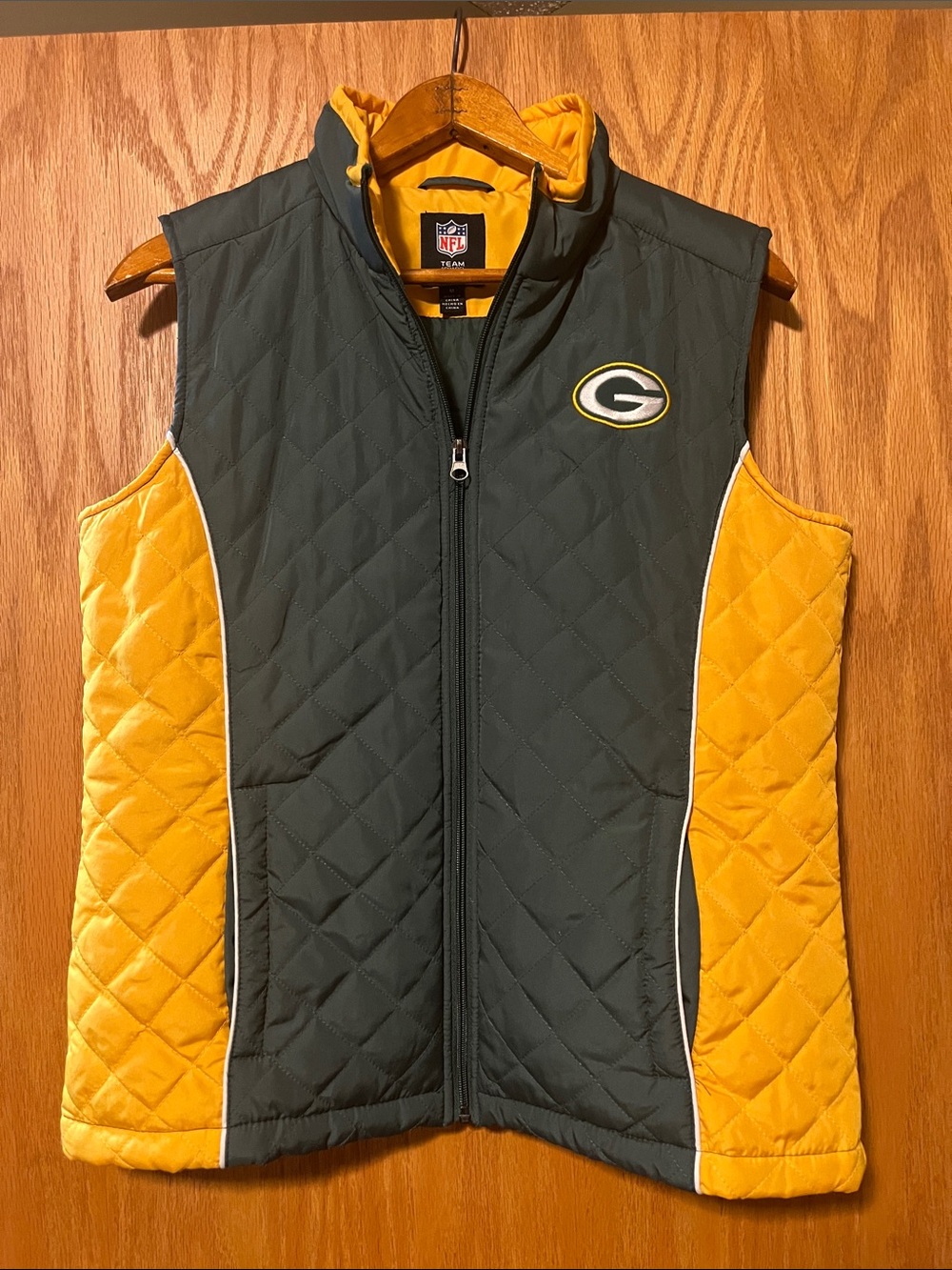 NFL Women's Quilted Vest in Green and Gold